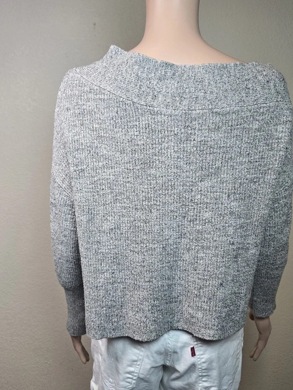 FREE PEOPLE Off-Shoulder Asymmetric Hem Pullover Sweater in Gray SZ Xs